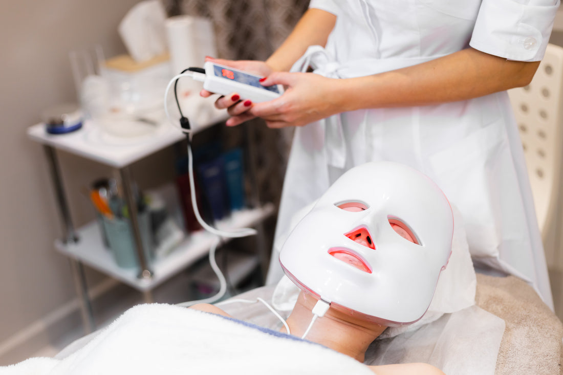 Dermatologists Confirm: Red Light Therapy Boosts Skin Healing — Why Stars Like Kourtney Kardashian Swear By It